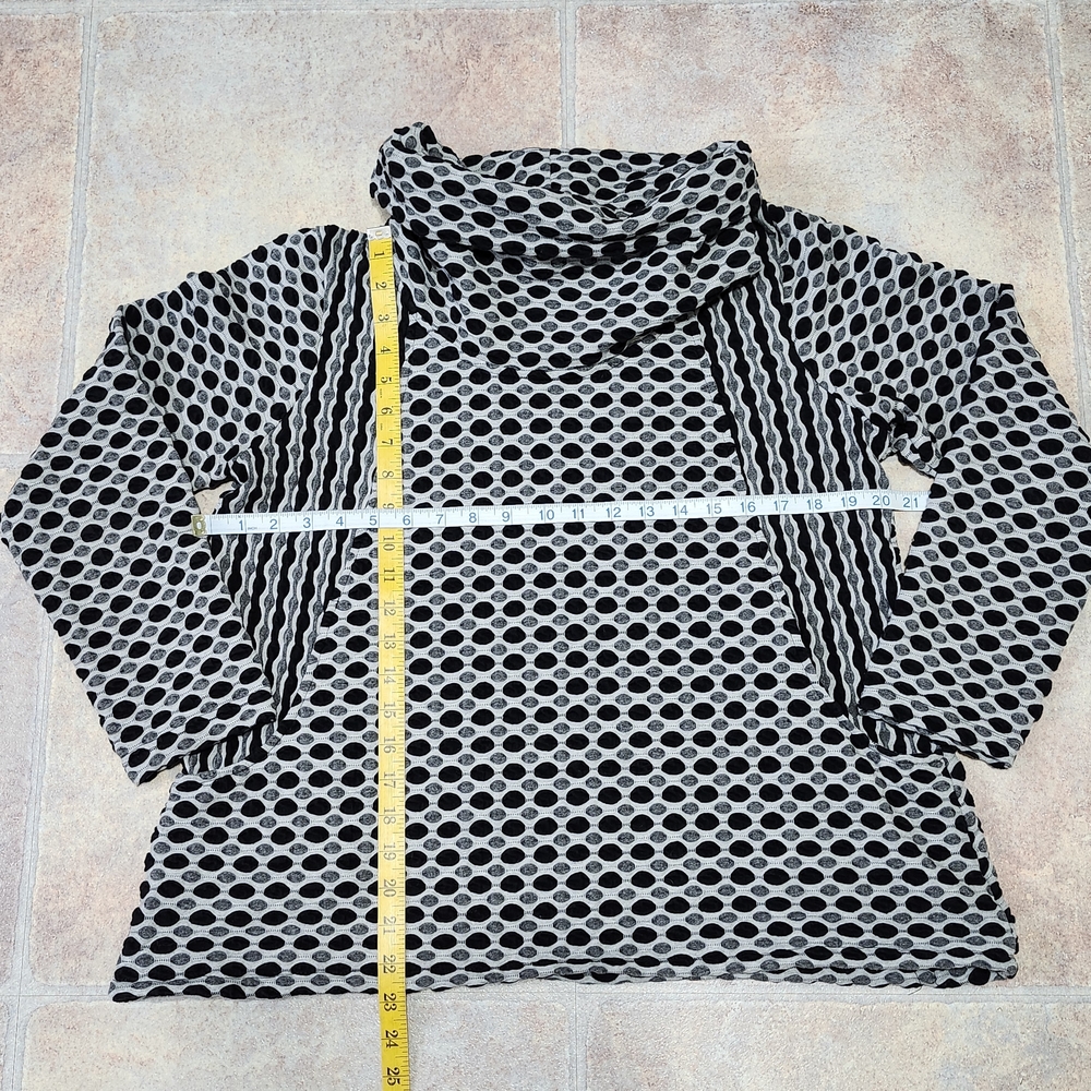 Stylish Komil Black and Gray Polka Dot Women's Top. Size L - Picture 5 of 5